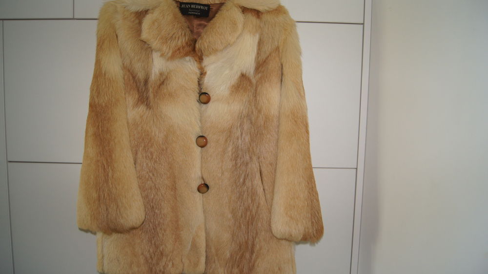 veste en fourrure . Vtements