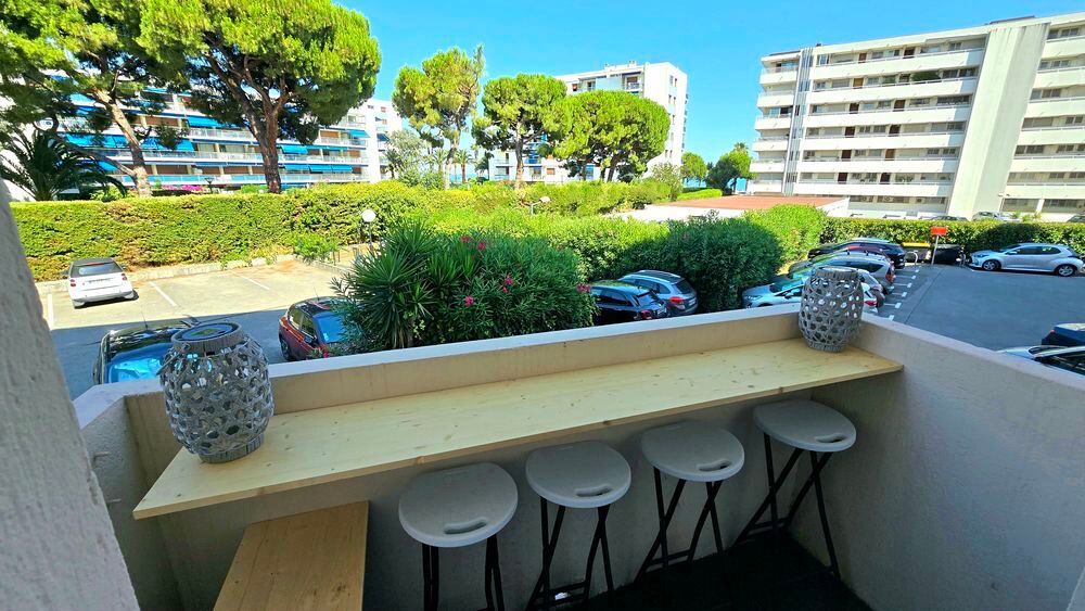Vente Appartement T2 RENOVE à  100 M DES PLAGES AVEC BALCON, VU MER Cagnes-sur-mer