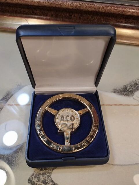 Médaille Automobile Club de L'Ouest A.C.O 24 Le Mans  30 Loches (37)