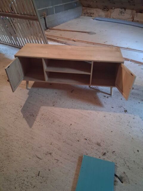 PETIT MEUBLE EN PIN POUR TELE Pau (64)