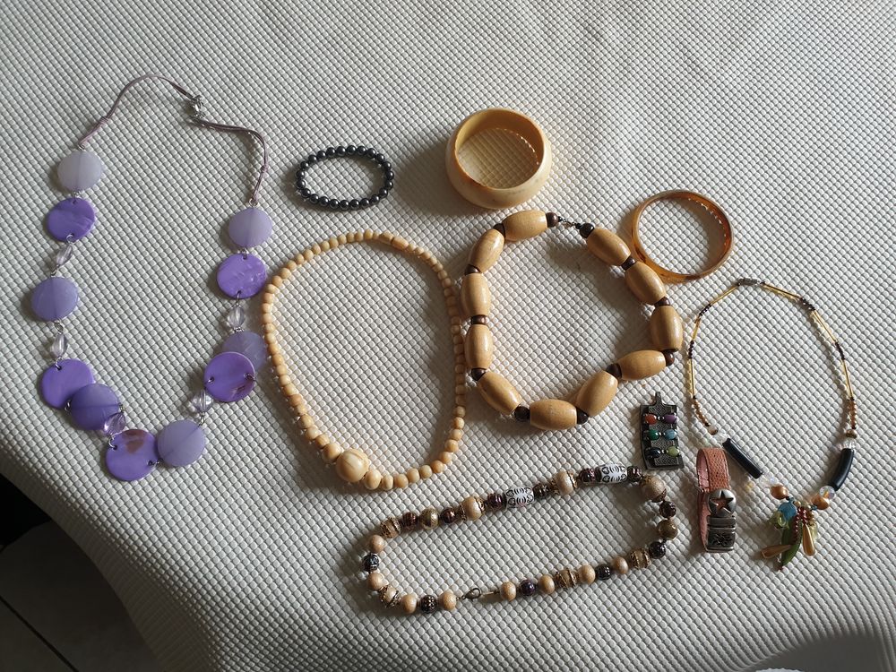 Jolie lot de 5 colliers et 4 bracelets Bijoux et montres