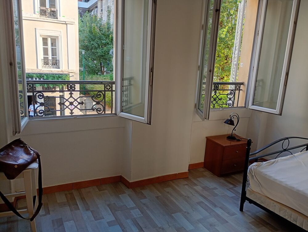 Location Appartement meublée d'un appartement type F1 ou studio 28 M2. Paris 11