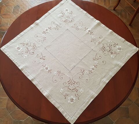 Dessus de table en lin brod NEUF 25 Marignane (13)