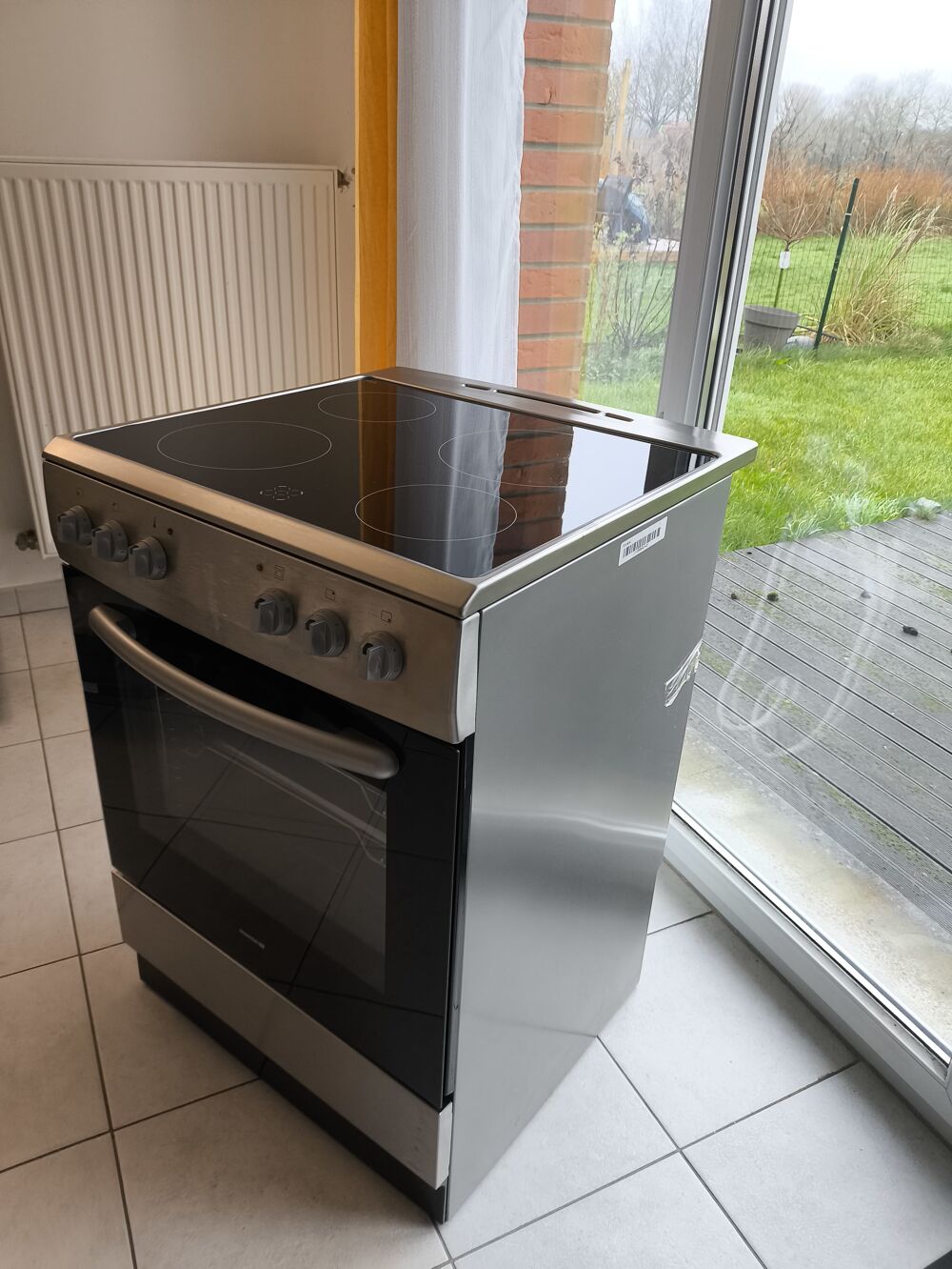 Plaque de cuisson vitro ceramique avec four combin&eacute; Electrom�nager