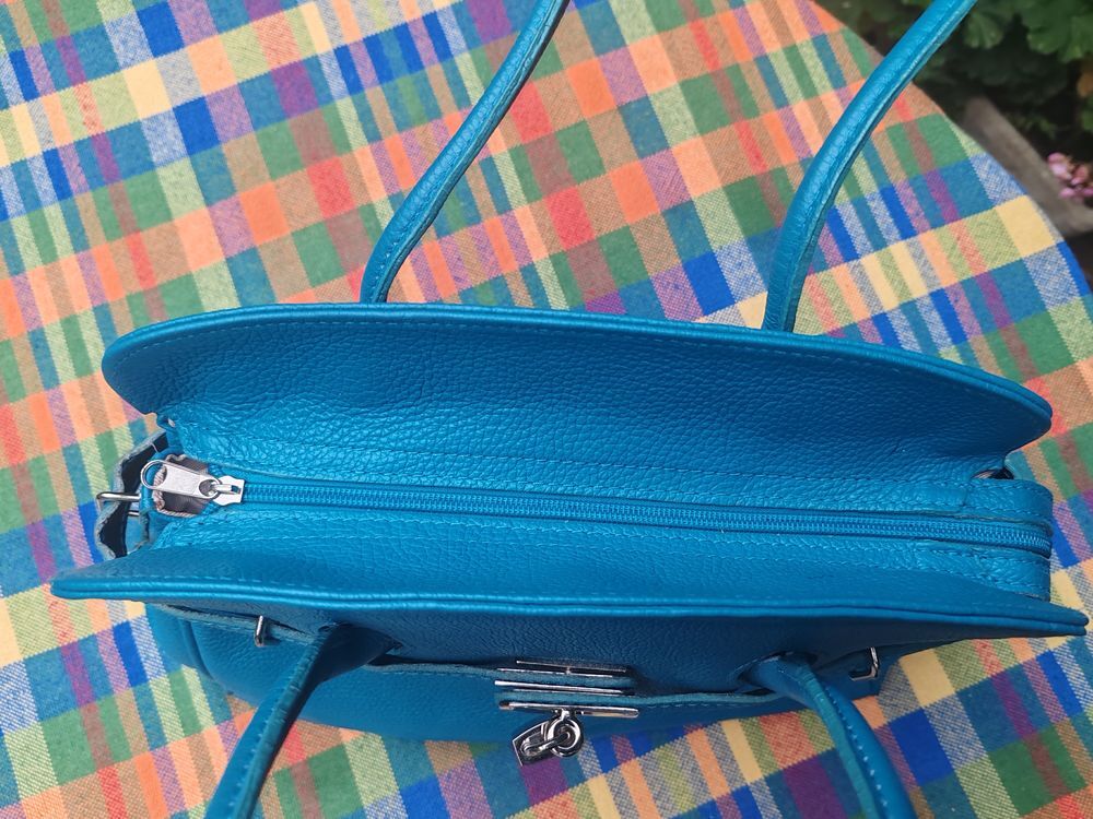 Sac &agrave; main cuir turquoise Maroquinerie
