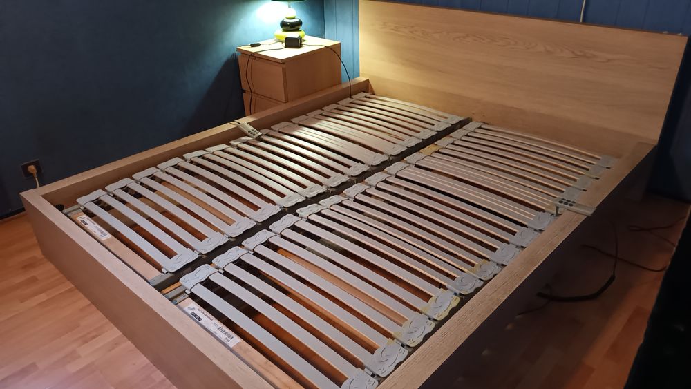 Lit malm ikea 160x200 avec 2 sommiers &eacute;lectriques 80x200 . Meubles