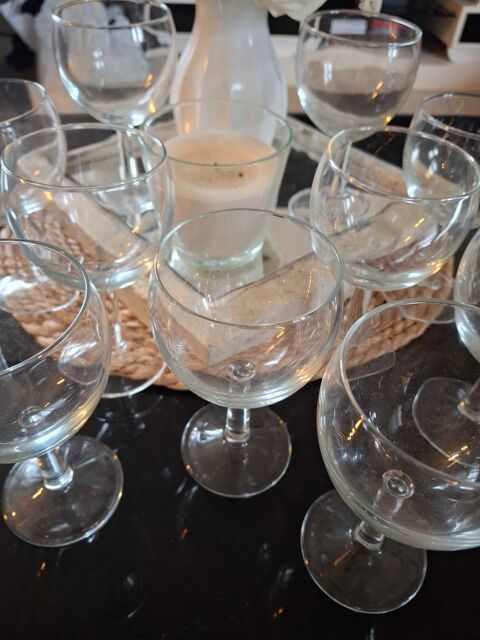 lot de 10 verres à  pied transparents forme ballon Montoy-Flanville (57)