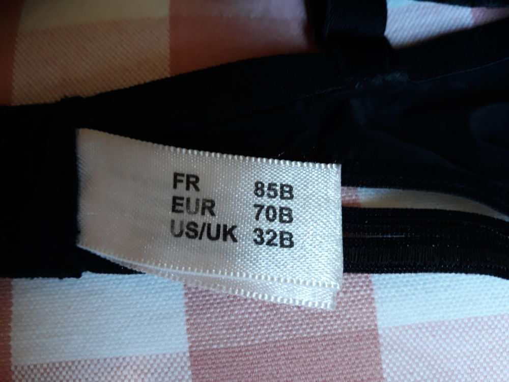 Soutien-gorge noir en dentelles - 85 B Vêtements