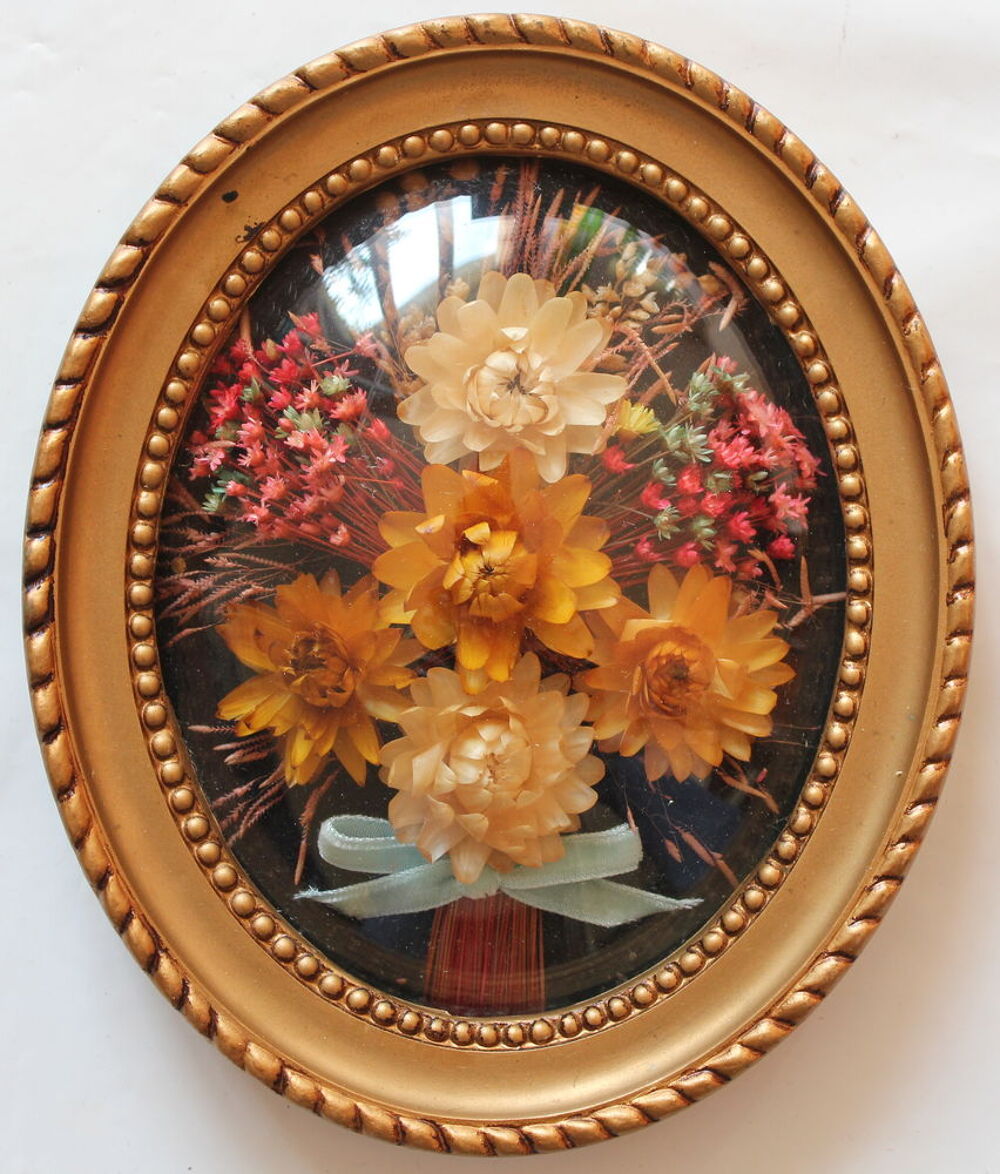 Cadre Verre bomb&eacute; avec fleurs immortelles
18 cm x 15 cm Décoration