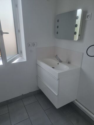  Appartement à louer 3 pièces 76 m²