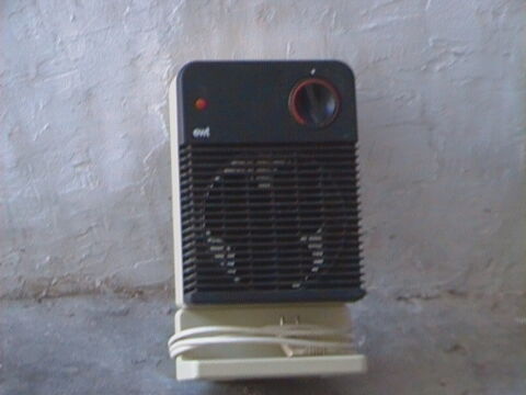 Petit Chauffage d' Appoint pour salle de Bain ou autre 15 Vedne (84)