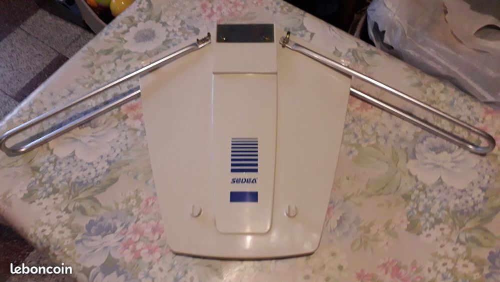 Antenne amplifi&eacute;e UHF/VHF/FM caravane S&Eacute;D&Eacute;A. Photos/Video/TV