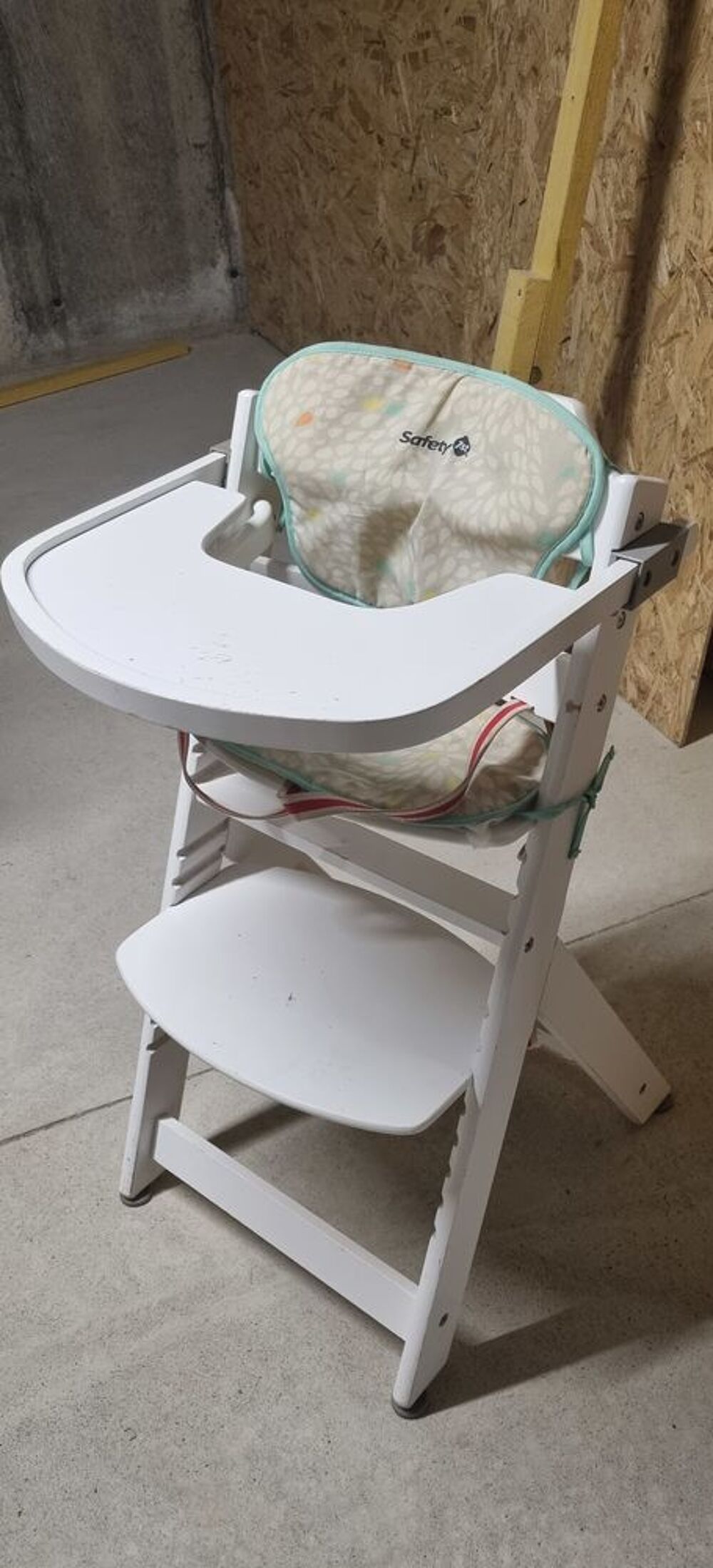 CHAISE HAUTE EN BOIS Puériculture