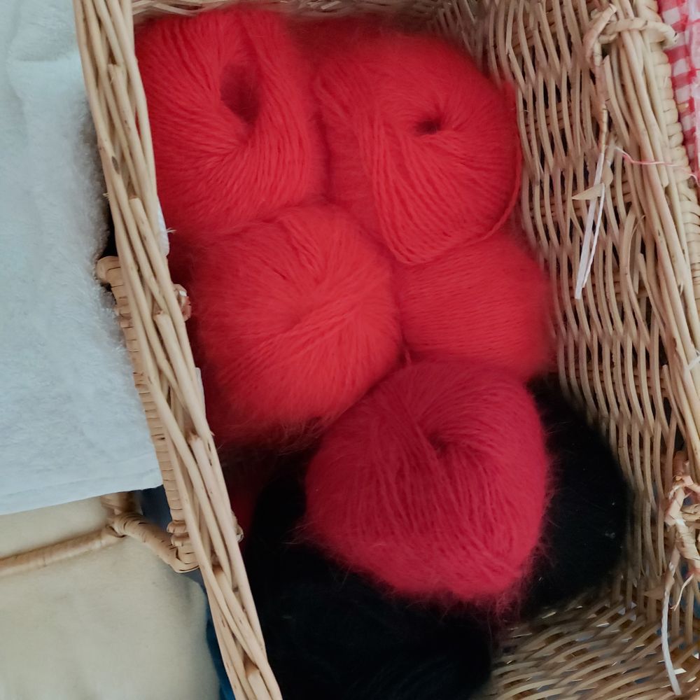 Pelotes de laine angora (70 %) et agneau (30%)
Vêtements