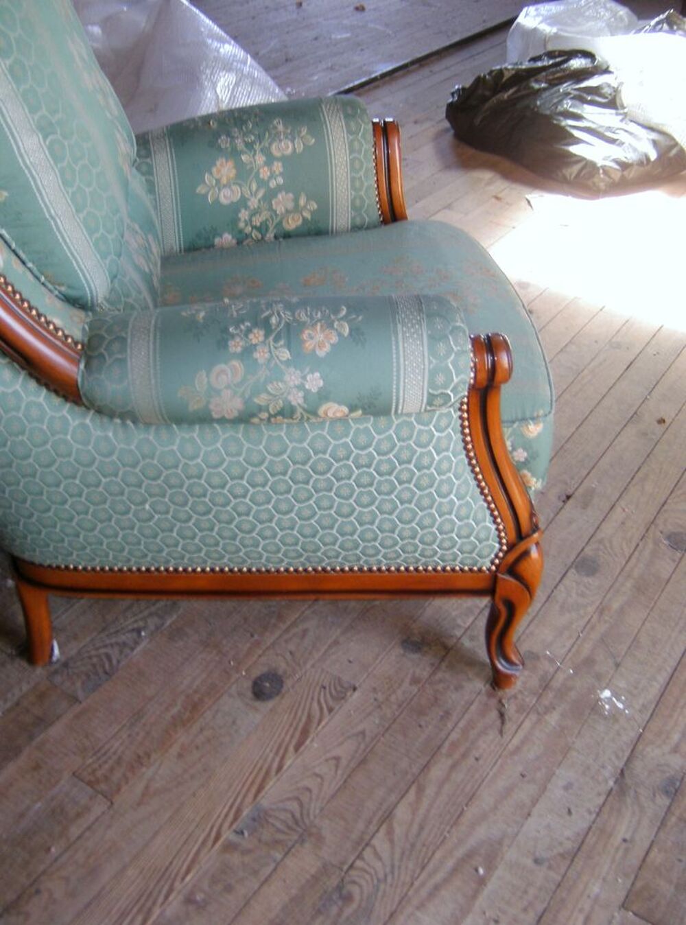 Changement de salon, je c&egrave;derai 2 fauteuils Meubles