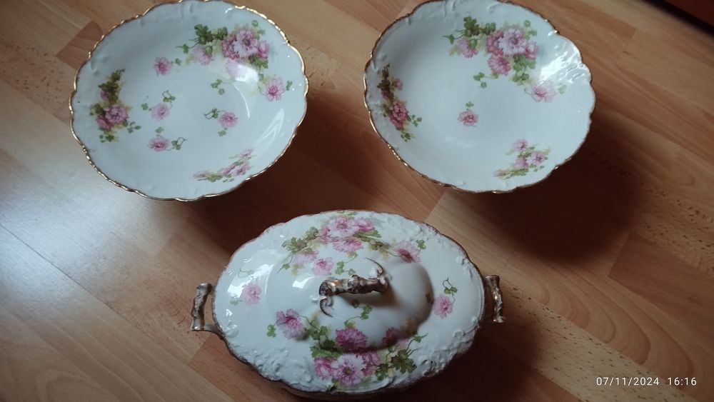 soupi&eacute;re plus deux plateaux &agrave; fruits m&ecirc;me motif Cuisine