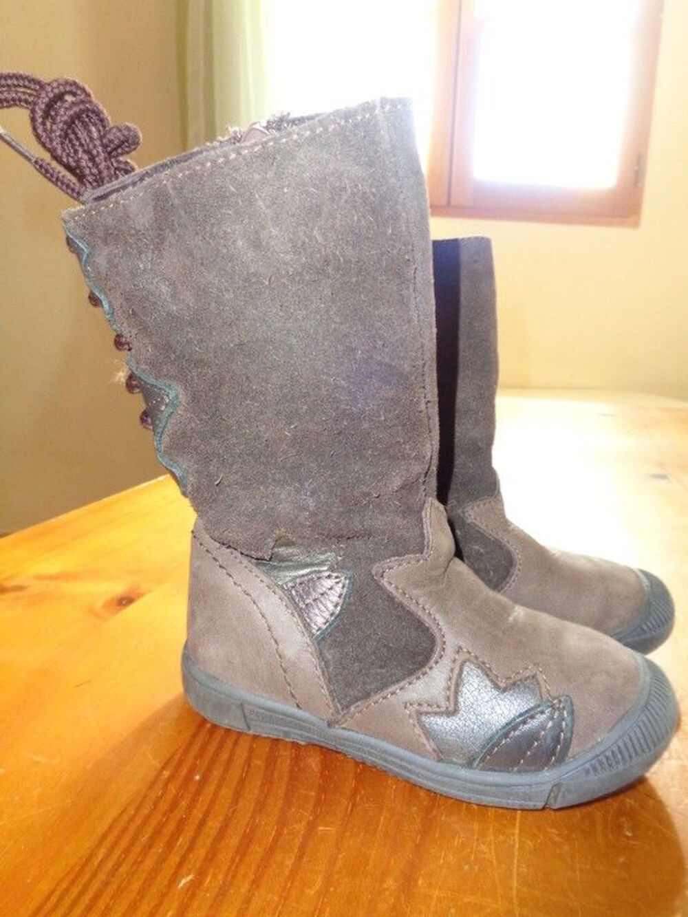 Bottes cuir marron pointure 21 en tbe &agrave; 8 euros Chaussures