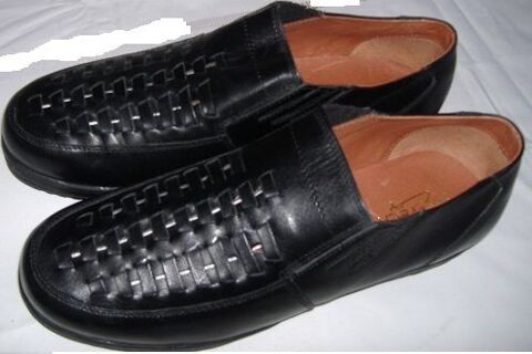 Mocassins noirs - 42 - NEUFS 30 Clermont-Ferrand (63)