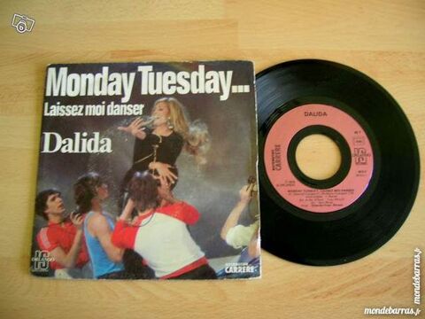 45 TOURS DALIDA Monday Tuesday...Laissez moi danse 6 Nantes (44)