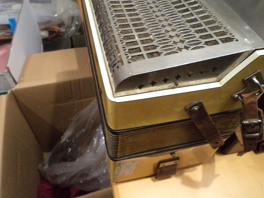 accord&eacute;on tres ancien Instruments de musique