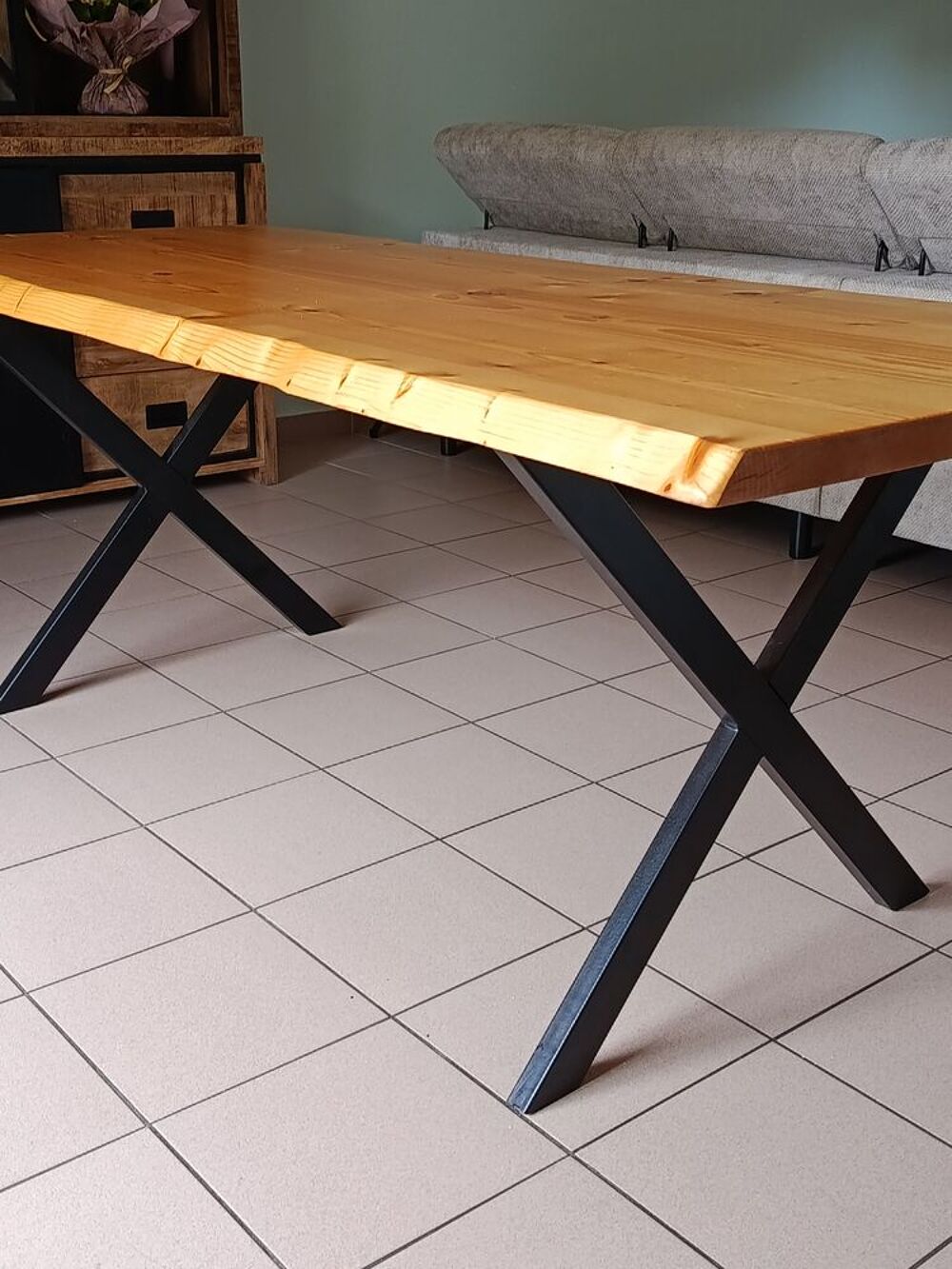 BELLE ET GRANDE TABLE EN BOIS
Meubles