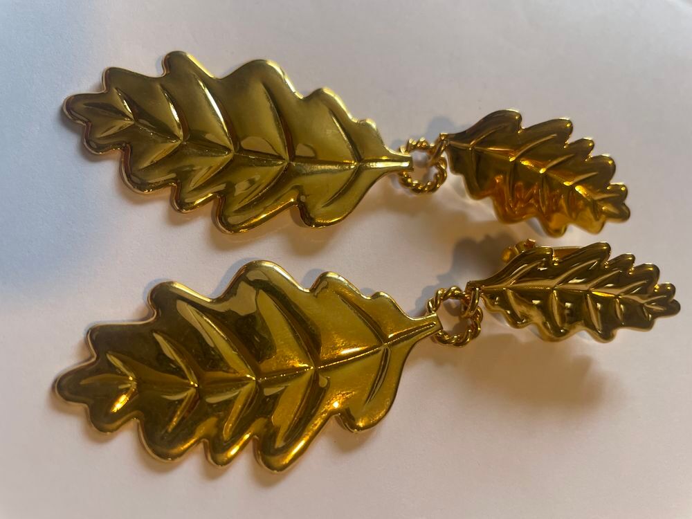 BO clip dor&eacute;e feuille ch&ecirc;ne avec pendant feuille Fressange Bijoux et montres