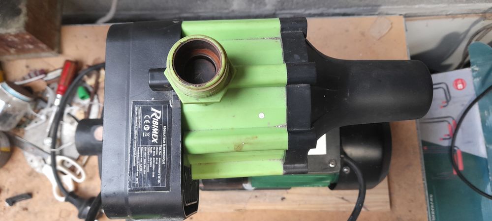 Pompe de surface multicellulaire avec son regulateur electro Bricolage