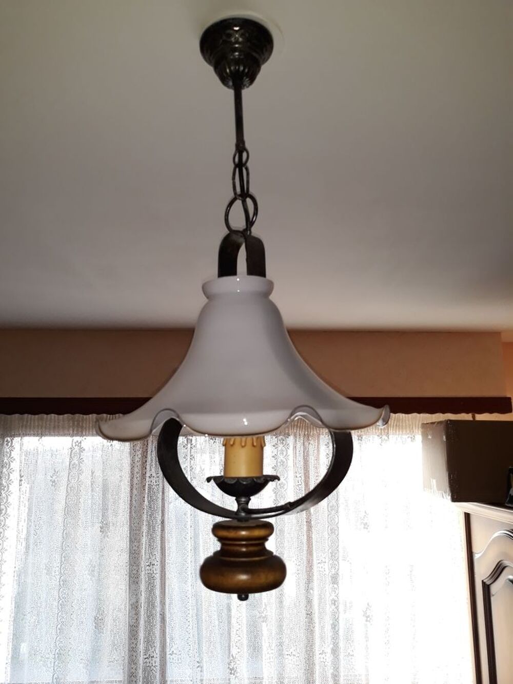 lustre forme corolle. Décoration