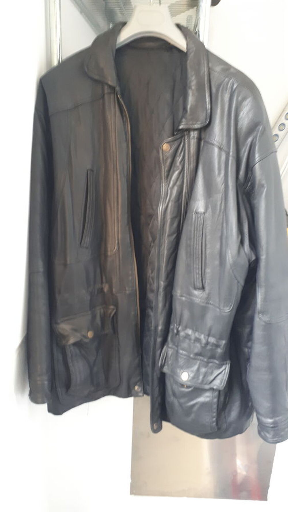 2 vestes en cuir une plutot sport une plus habill&eacute; Vêtements