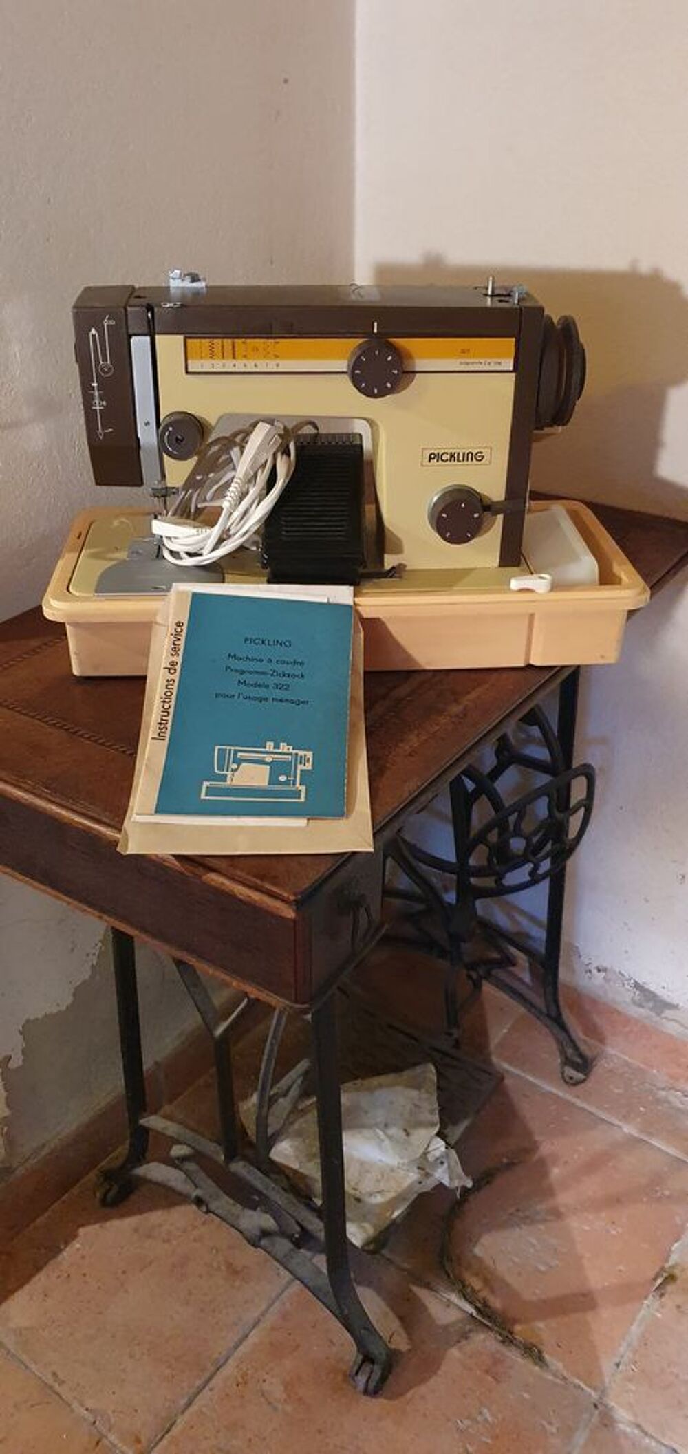 Machine &agrave; coudre Pikling simple et efficace Electroménager