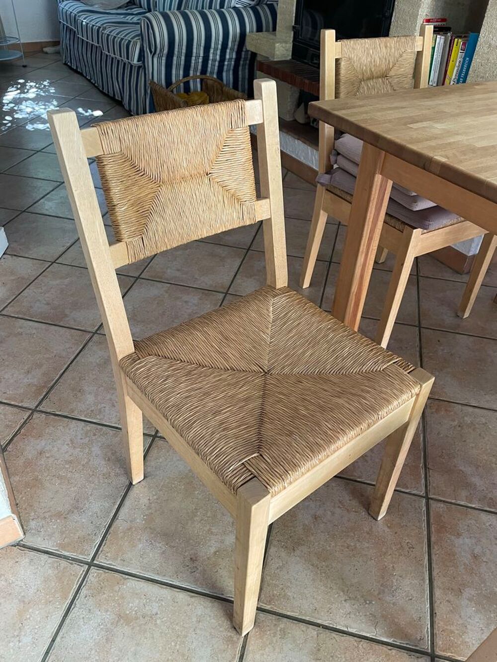 chaise en bois, massif, six entour vendues ensemble chaise en bois, massif, 6 vendues ensemble Meubles