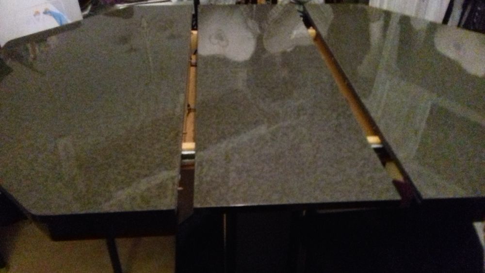 table octogonale avec rallonges int&eacute;gr&eacute;es
Meubles