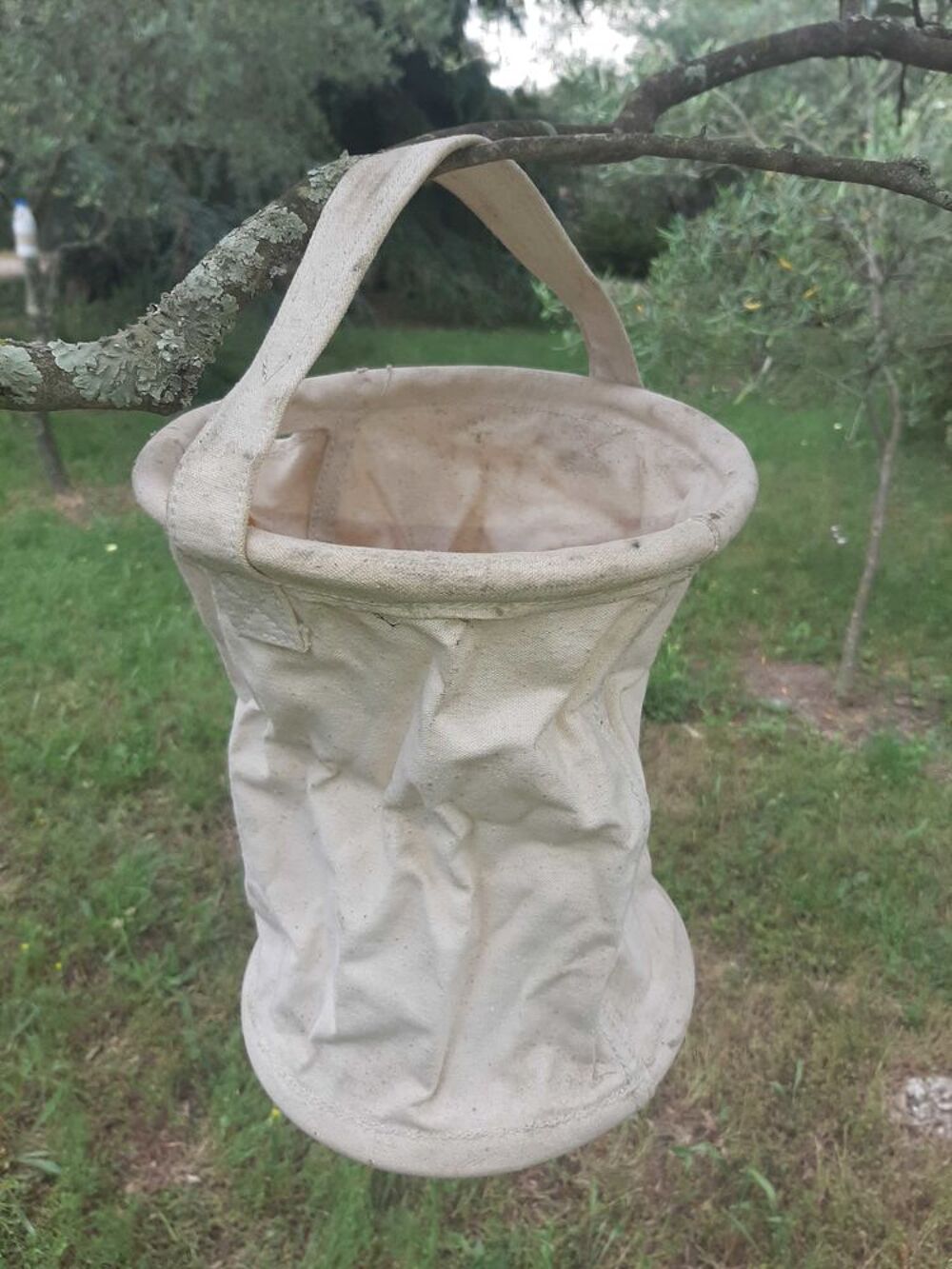 VACHE A EAU MILITAIRE.OU SEAU TOILE CAMPING 