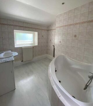  Appartement à louer 4 pièces 102 m²