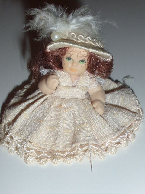 Mini poupe porcelaine Pauline collection  poupe Carine  7 Rueil-Malmaison (92)