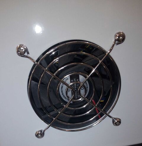 grille 80mm.  protection.  a visser 6 Lampertheim (67)