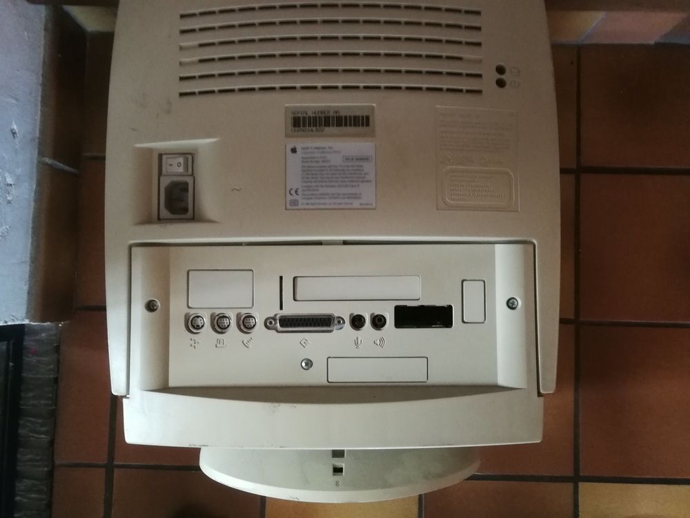 APPLE Performa 5200/120
Matériel informatique