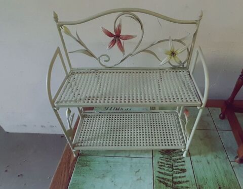 Trs jolie petite tagre dcorative en mtal 21 Achres (78)