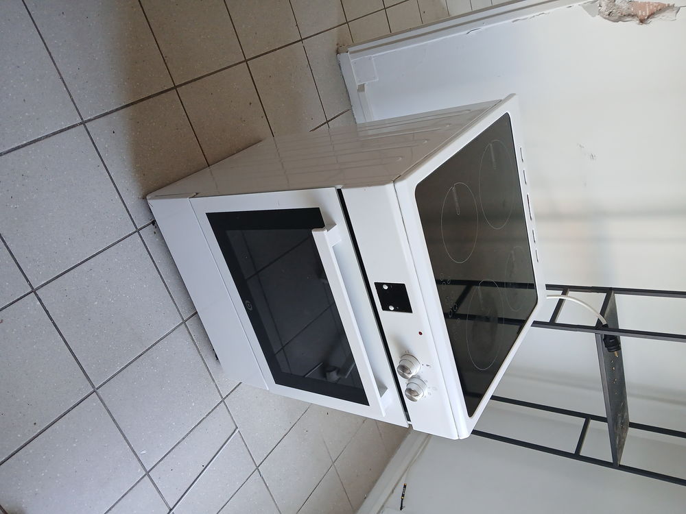 cuisini&egrave;re induction 4 plaques ann&eacute;e 2022 Electroménager