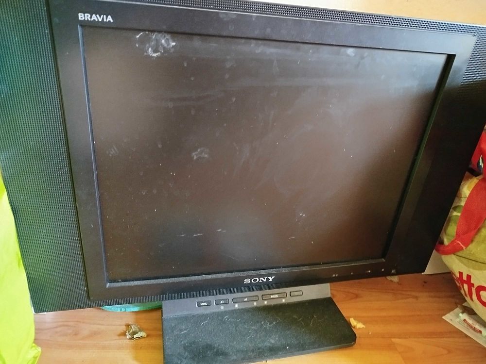 t&eacute;l&eacute;vision &eacute;cran plat 50 cm avec prise p&eacute;ritel couleur fonctionne tr&egrave;s bien Photos/Video/TV