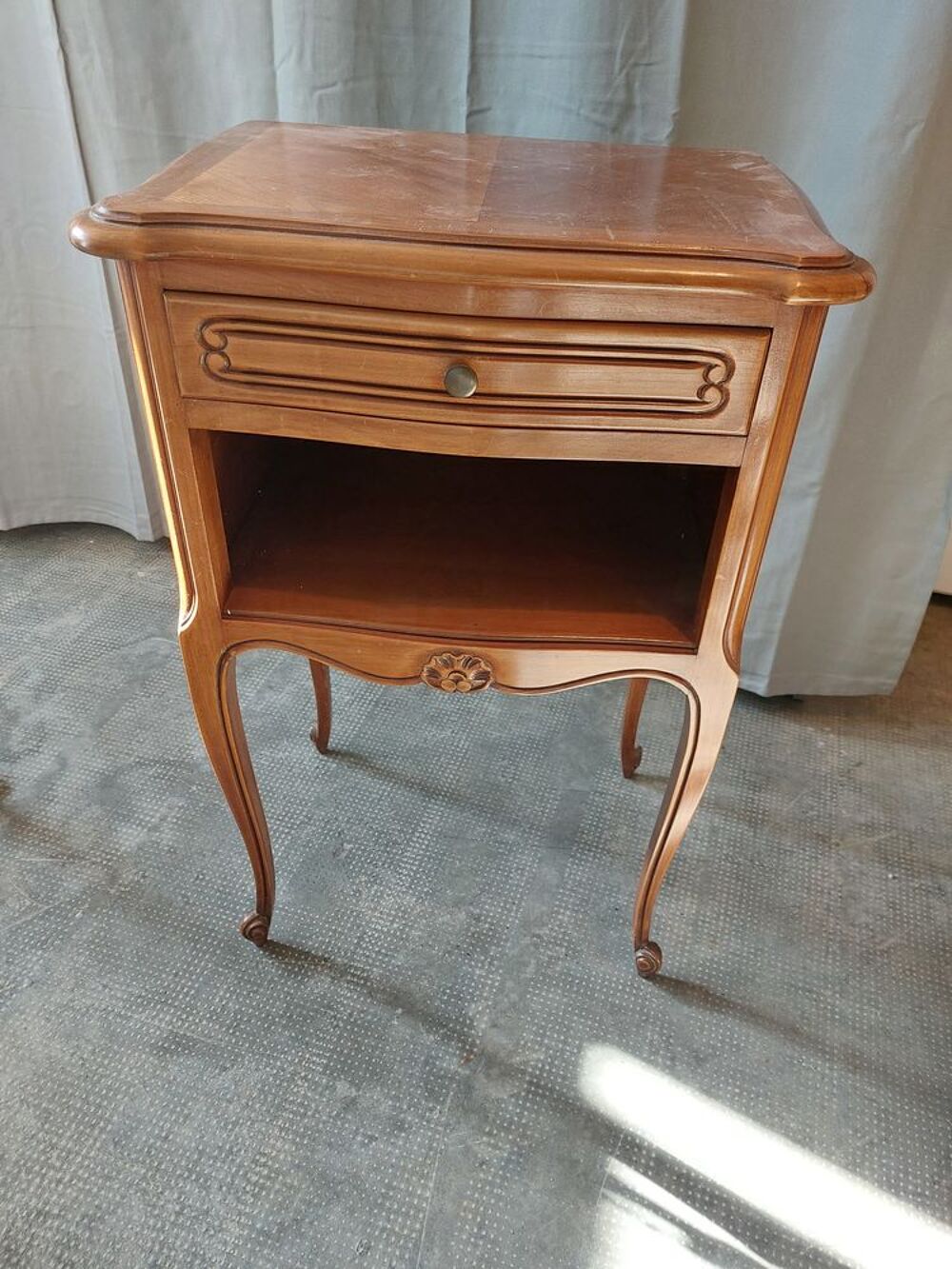 TABLE DE CHEVET Meubles