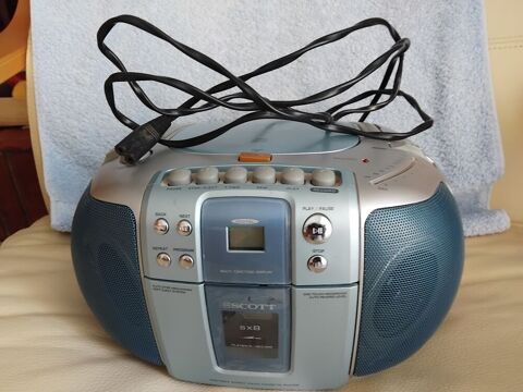 RADIO CASSETTE+CD+RADIO  ETAT NEUF. Les Mées (04)