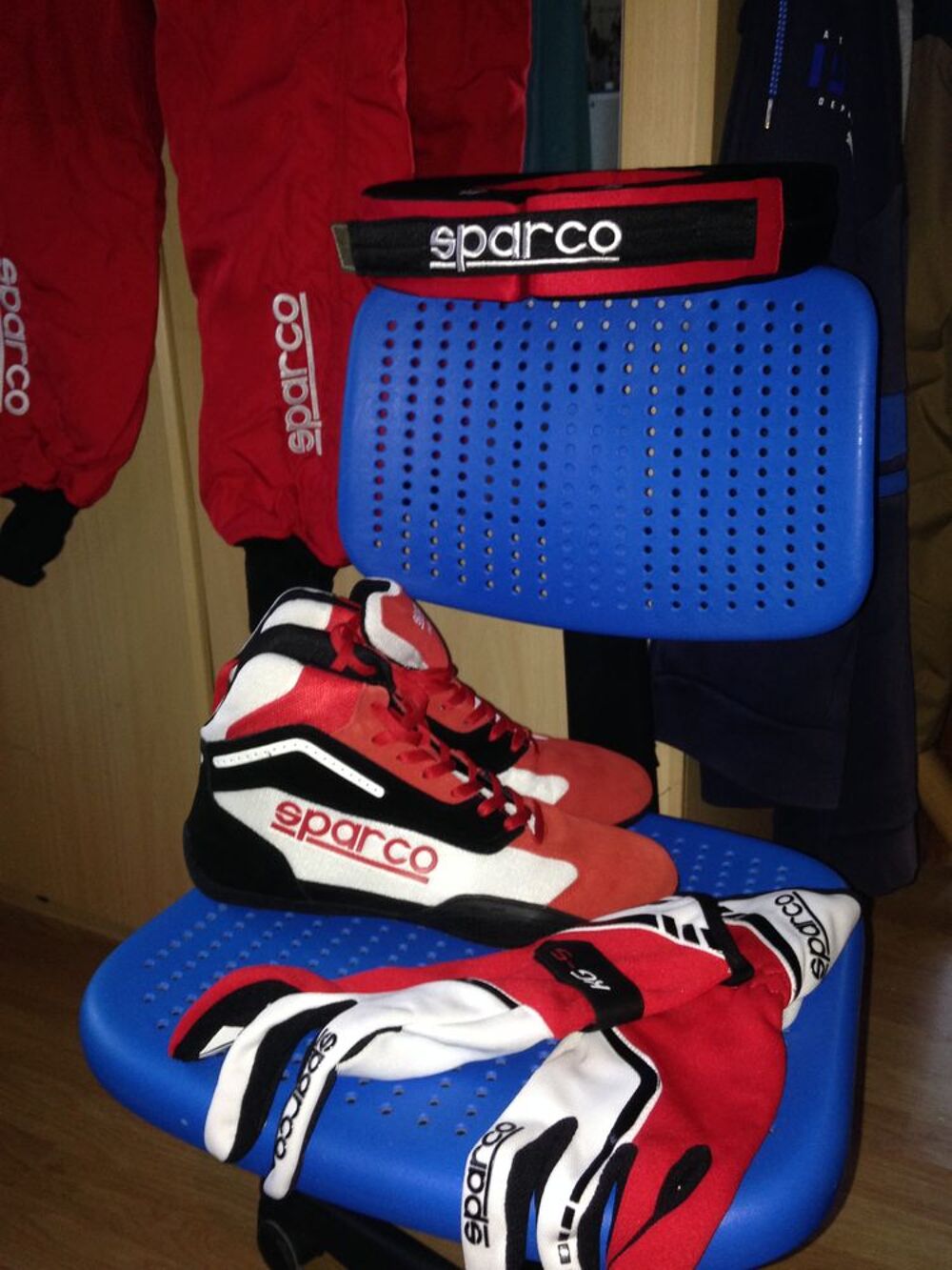 combinaison, chaussures, casque, gants karting Sports