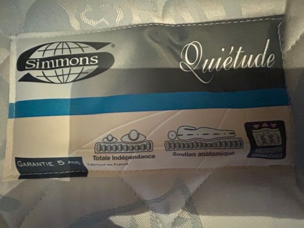 CANAPE CONVERTIBLE LIT MATELAS EPAIS SIMMONS QUIEUTUDE Meubles