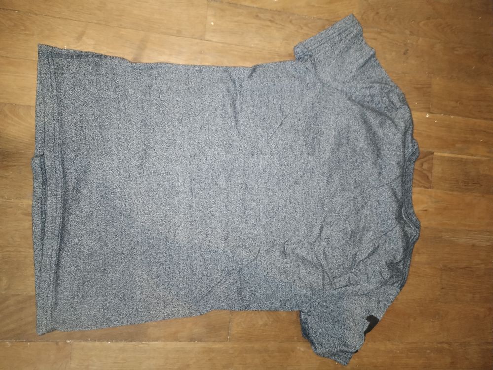 T-shirt homme superdry (Taille S)
Vêtements