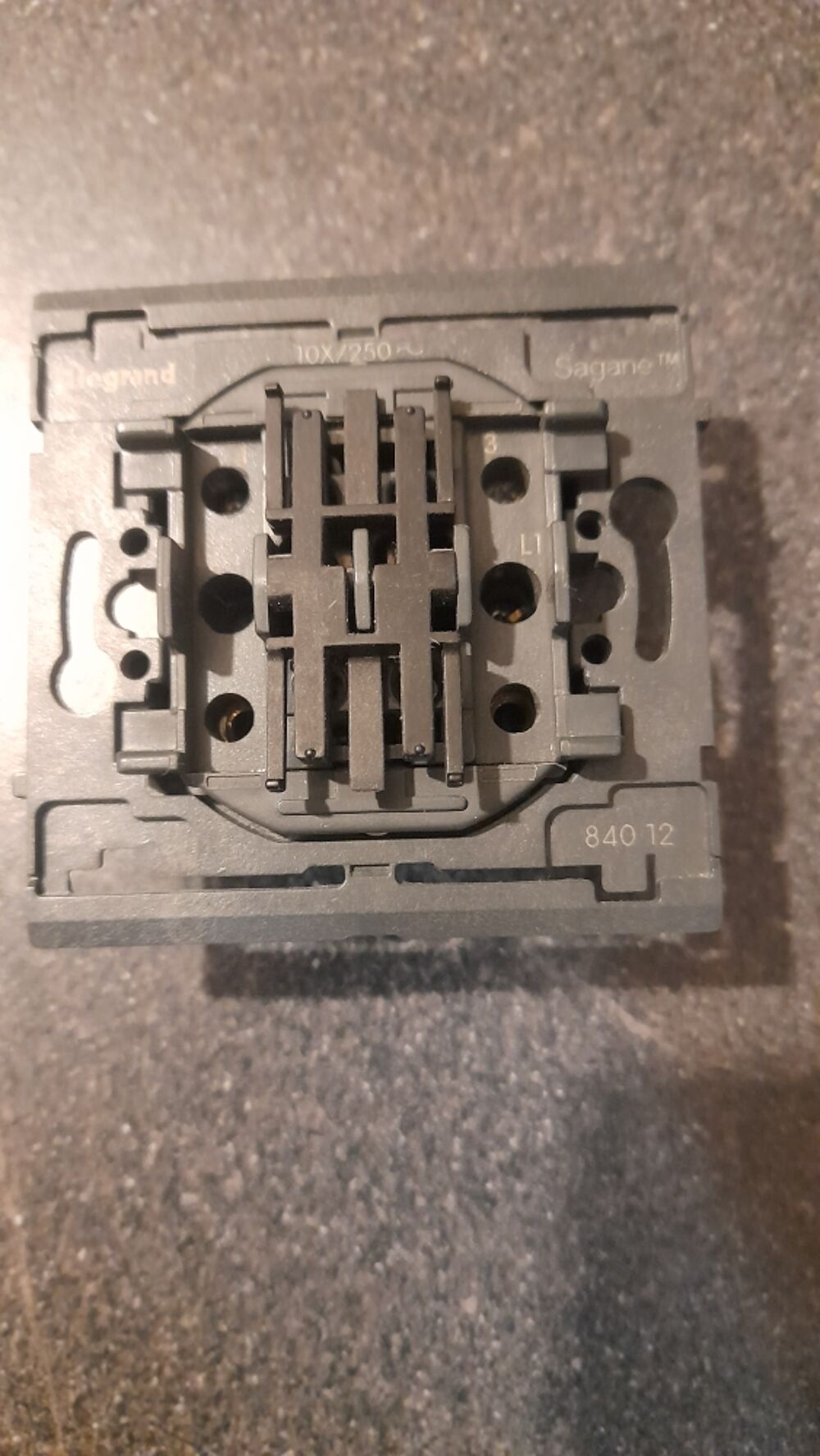 interrupteur bipolaire legrand sagane neuf Bricolage