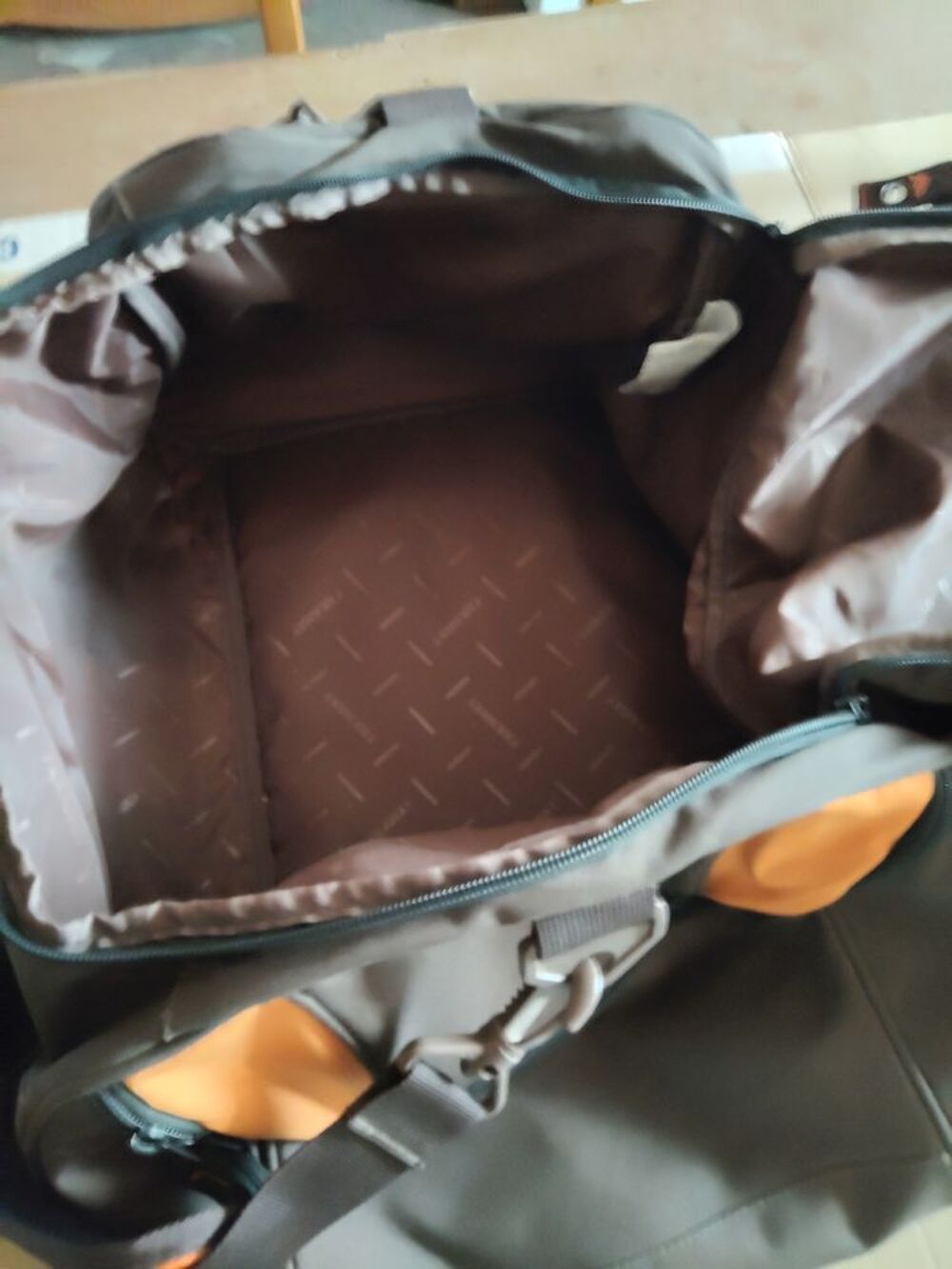 A 2 sac de voyage sport marron orange 30€ pi&egrave;ces Sports