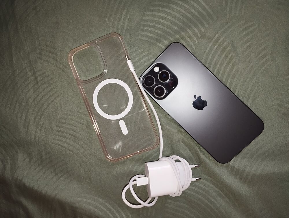 IPhone 16 Pro Max 256 Go Noir ? Comme Neuf T�l�phones et tablettes