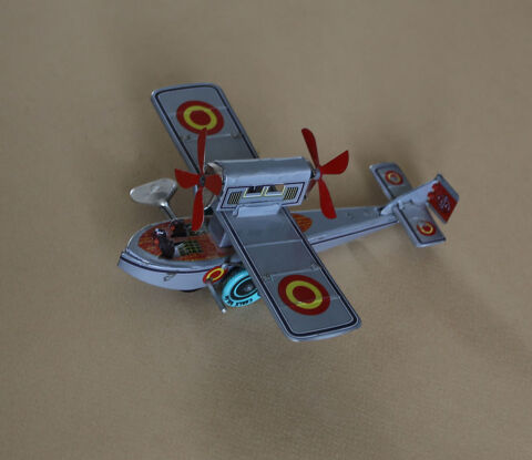 Hydravion miniature en t�le � ressort de marque Cable 15 Sanguinet (40)