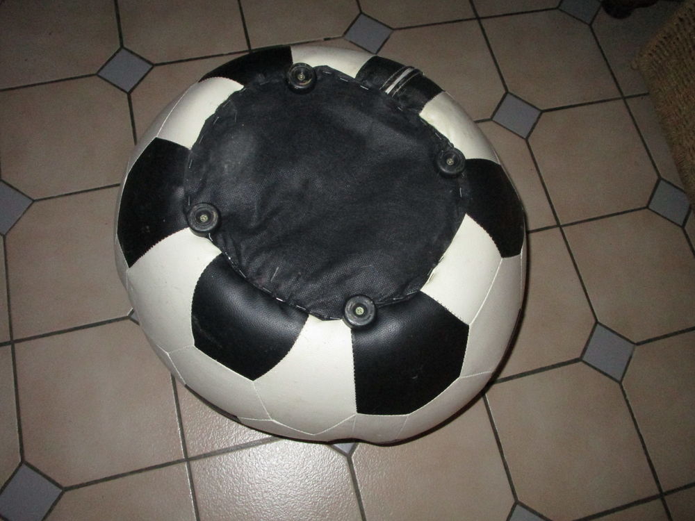 LOT KOOZZ
SIEGE ENFANT FOOTBALL+repose pieds
Jeux / jouets